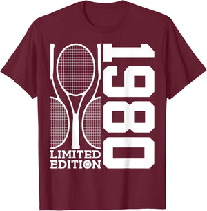 45th BIRTHDAY TENNIS LIMITED EDITION 1980 T-Shirt - T-Shirt | Maroon