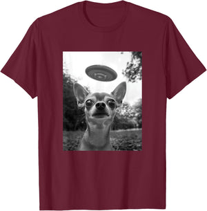 Chihuahua Selfie With Alien UFO T-Shirt - T-Shirt | Maroon
