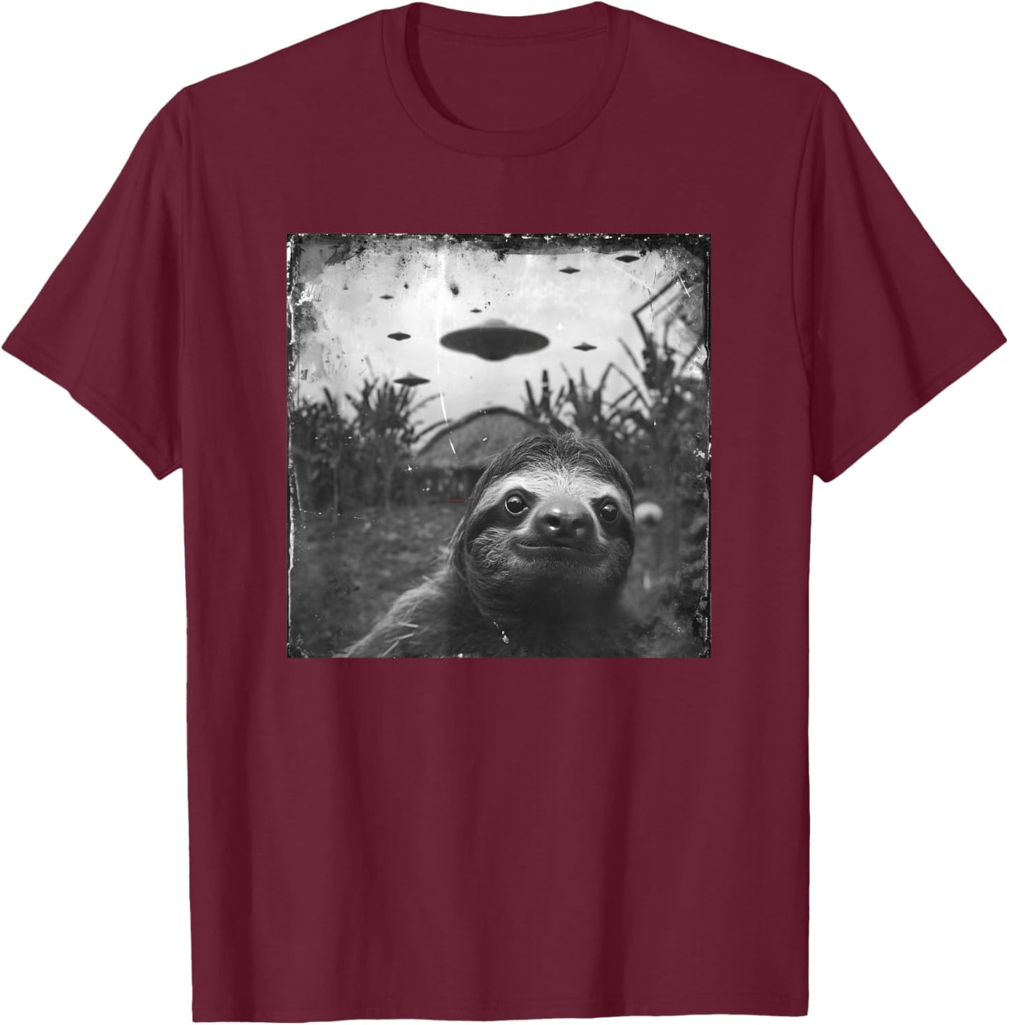 Sloth Selfie UFO Invasion Alien Spaceships Sloth Photo T-Shirt - T-Shirt | Maroon