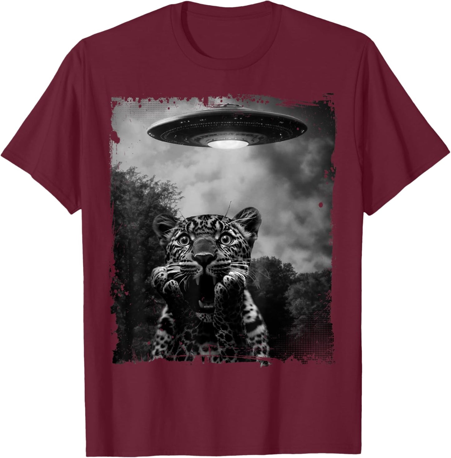 Leopard, Cheetah Selfie with Alien and Ufo T-Shirt - T-Shirt | Maroon