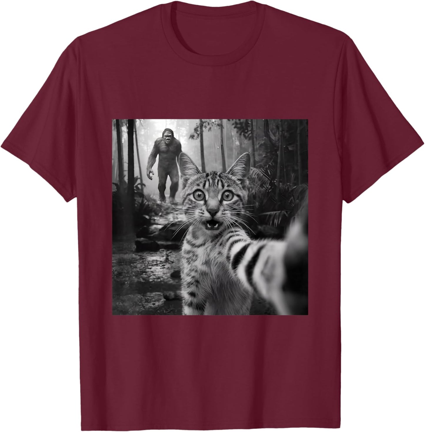 Funny surprised scared cat selfie with sasquatsch bigfoot T-Shirt - T-Shirt | Maroon