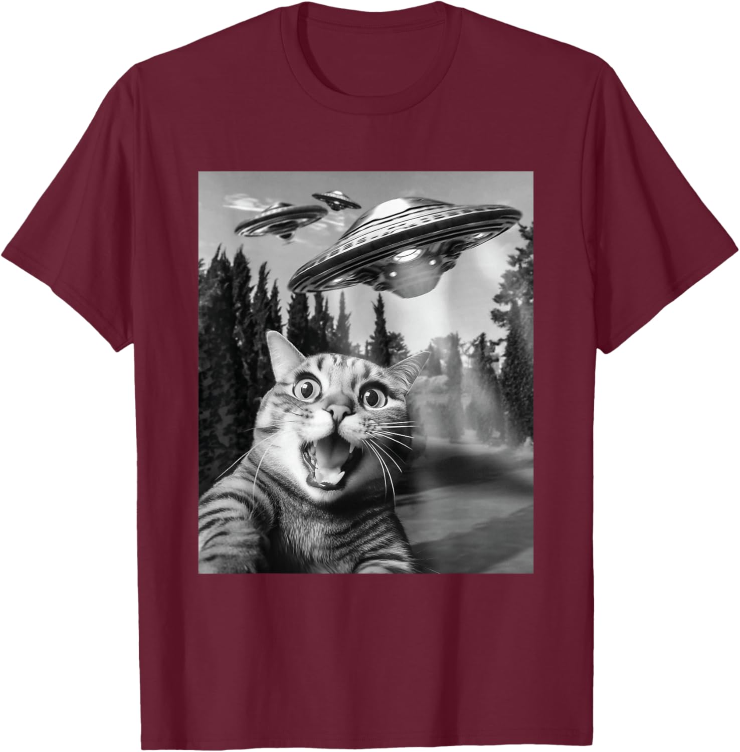 Frightened Cat Selfie With UFOs - Cat Lover Kitten Owner T-Shirt - T-Shirt | Maroon