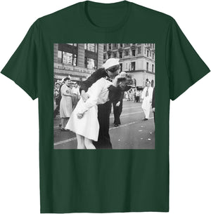 The Kiss V-J Day in Times Square Patriotic Graphic T-Shirt - T-Shirt | Forest