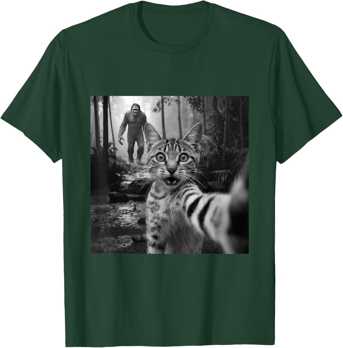 Funny surprised scared cat selfie with sasquatsch bigfoot T-Shirt - T-Shirt | Forest