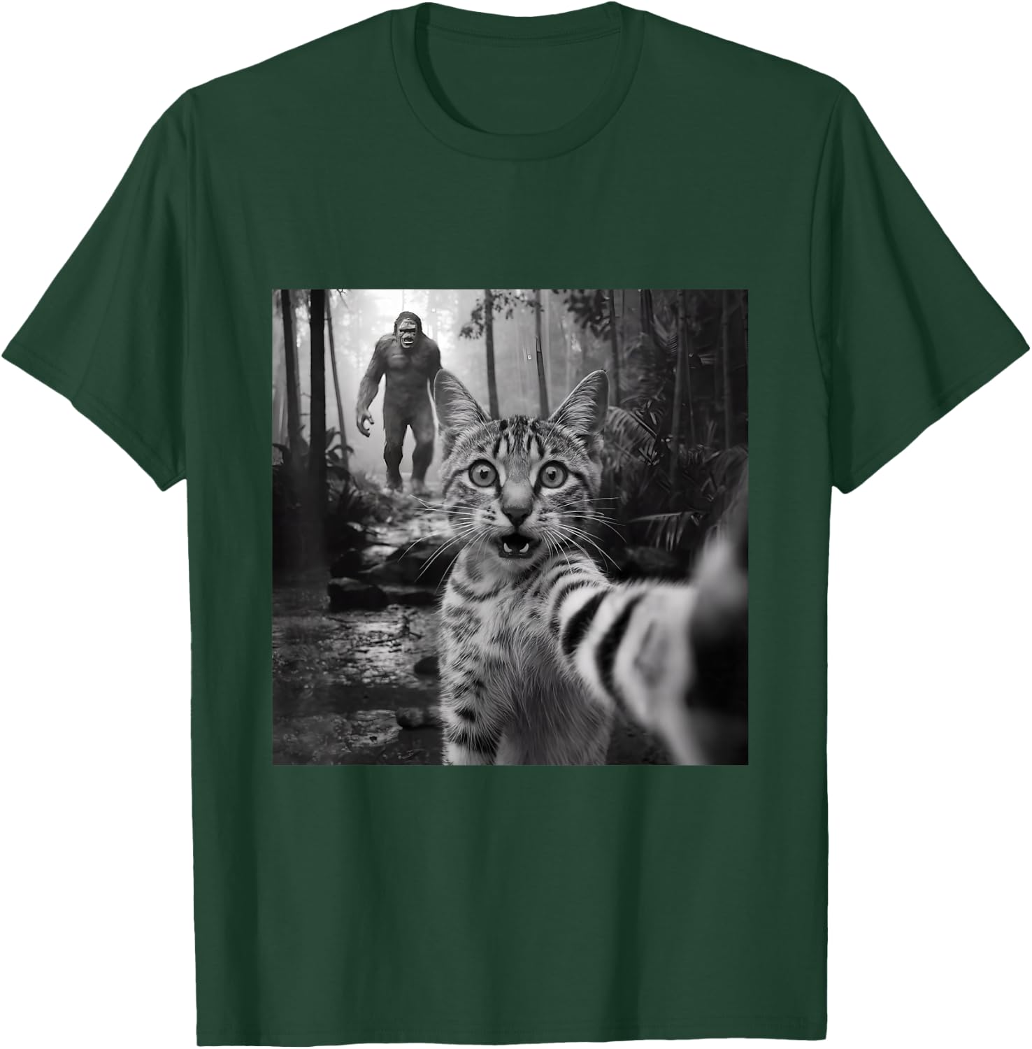 Funny surprised scared cat selfie with sasquatsch bigfoot T-Shirt - T-Shirt | Forest