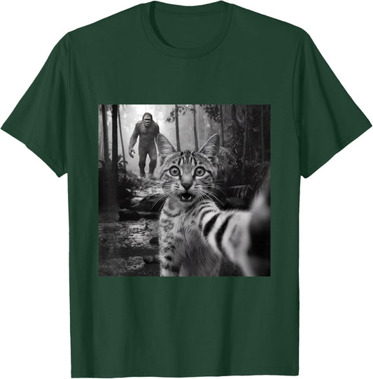 Funny surprised scared cat selfie with sasquatsch bigfoot T-Shirt - T-Shirt | Forest