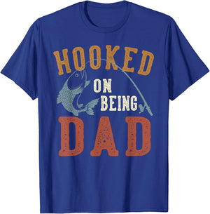 Hooked On Being Dad Father's Day Fishing Dad T-Shirt - T-Shirt | Royal