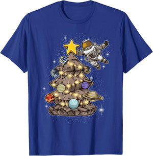 Astronaut Decorates A Christmas Tree In Space - Xmas Gift T-Shirt - T-Shirt | Royal