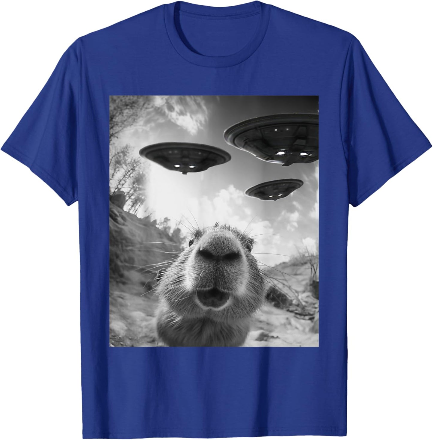 Funny Capybara Selfie with UFOs Weird Alien UFO T-Shirt - T-Shirt | Royal