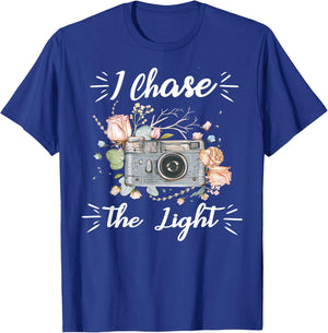 Cool Camera Photographer Gifts I Chase The Light Photography T-Shirt - T-Shirt | Royal
