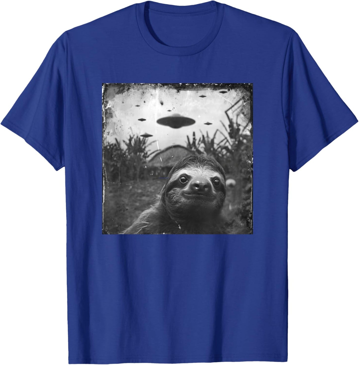 Sloth Selfie UFO Invasion Alien Spaceships Sloth Photo T-Shirt - T-Shirt | Royal