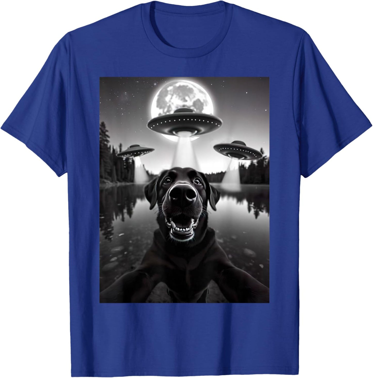 Funny Black Lab Labrador Dog Selfie with UFOs Weird Aliens T-Shirt - T-Shirt | Royal