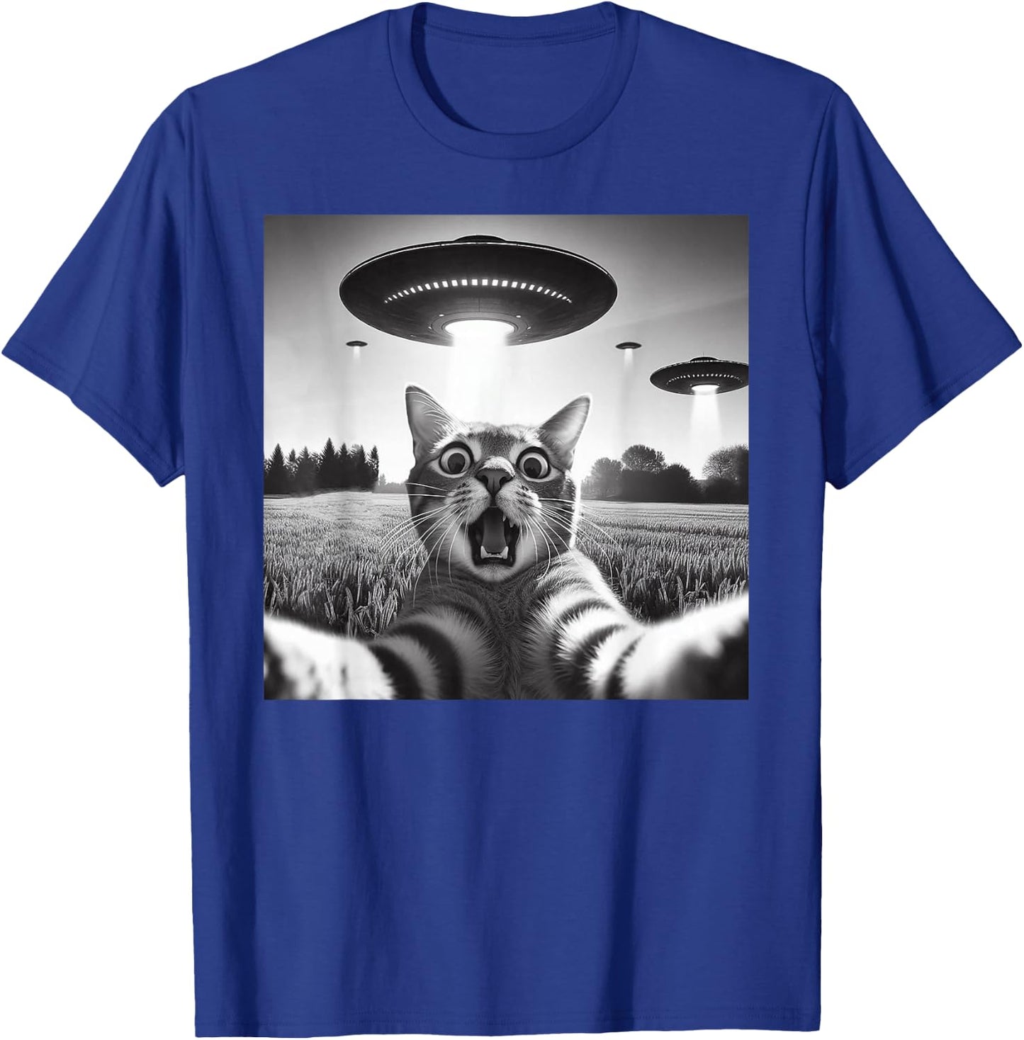 Cat Selfie With UFO Hilarious Alien Encounter T-Shirt - T-Shirt | Royal
