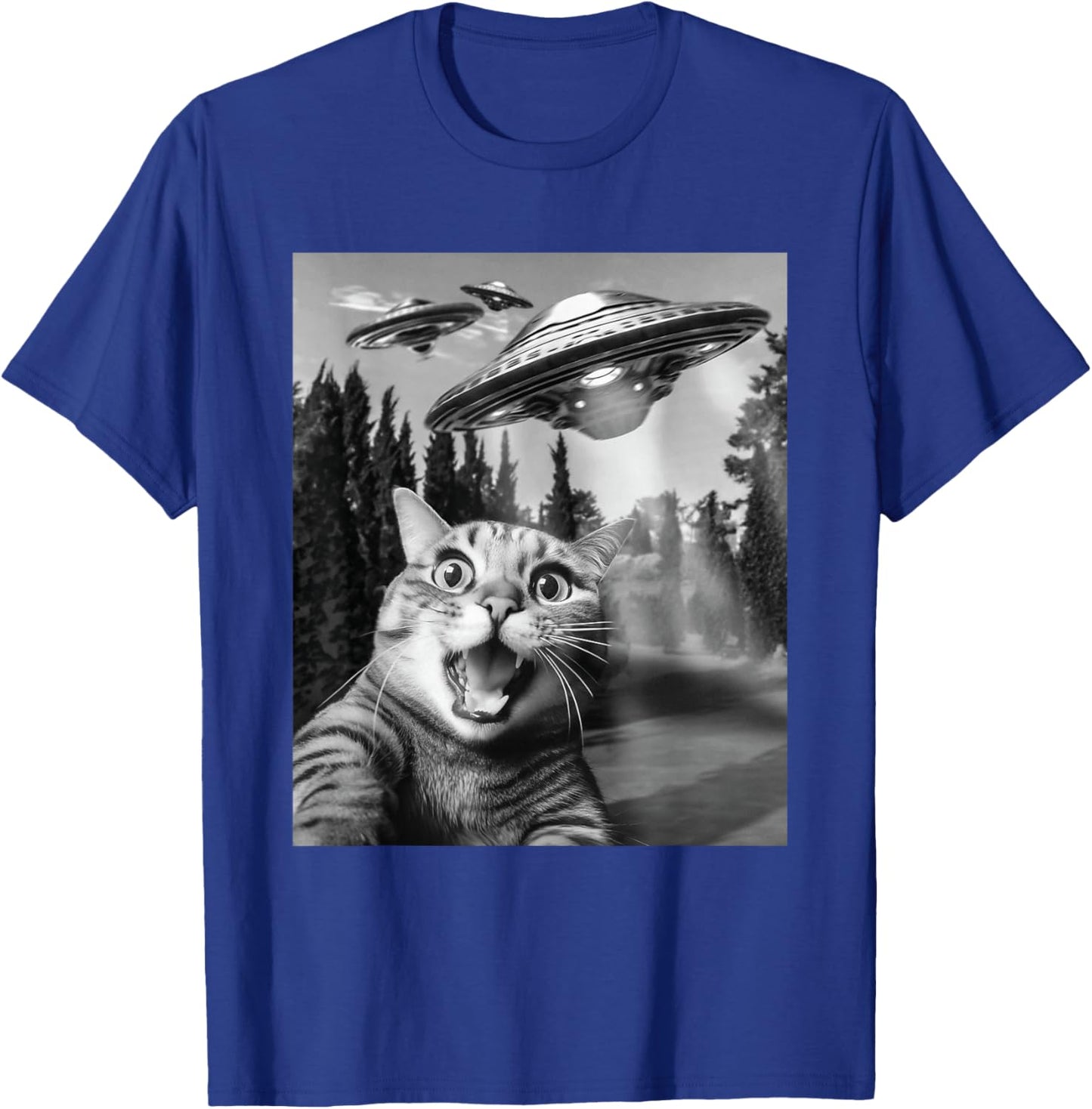 Frightened Cat Selfie With UFOs - Cat Lover Kitten Owner T-Shirt - T-Shirt | Royal