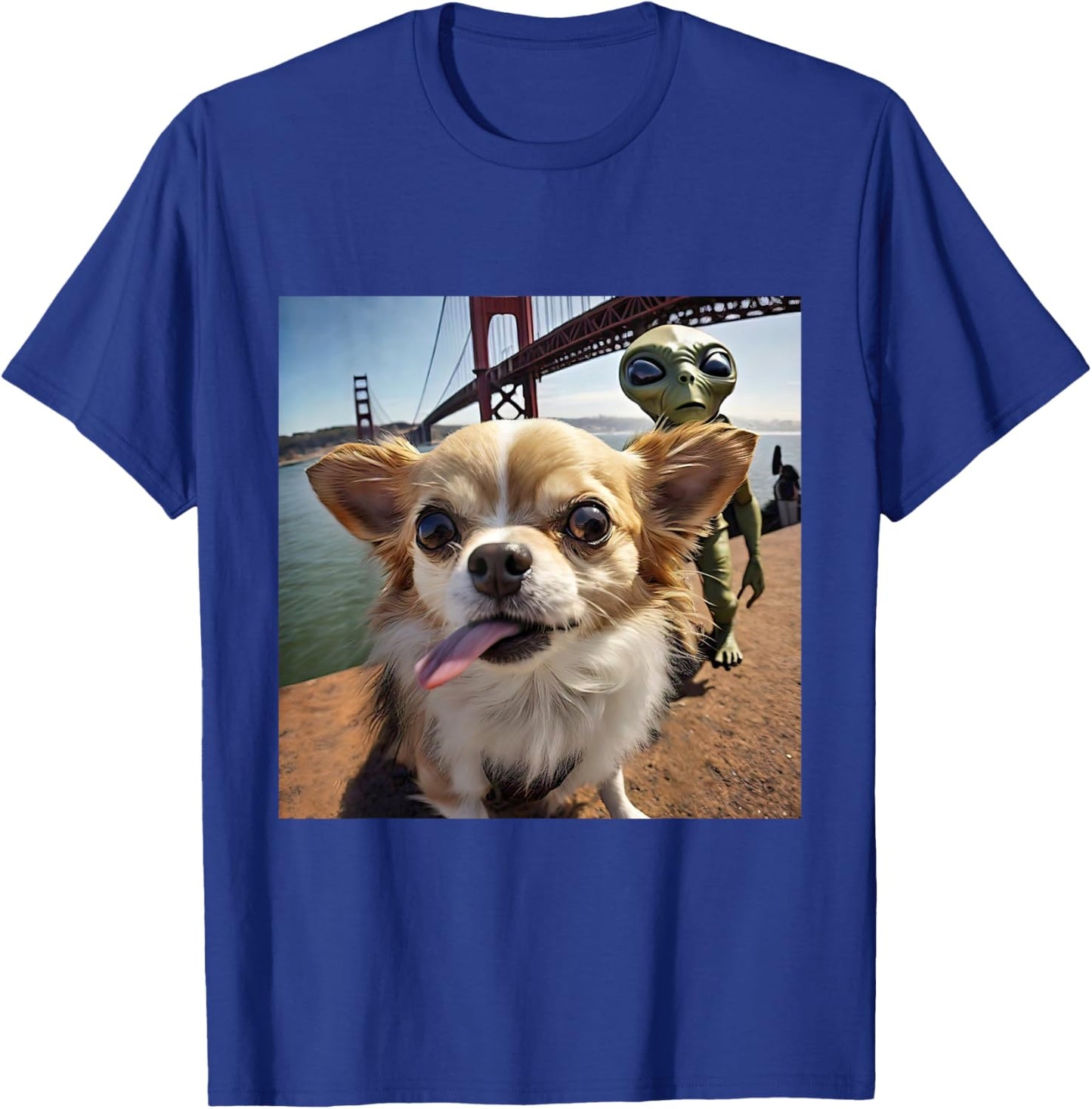 CHIHUAHUA selfie UFO alien Golden Gate Bridge dog dad mom Men Women T-Shirt - T-Shirt | Royal
