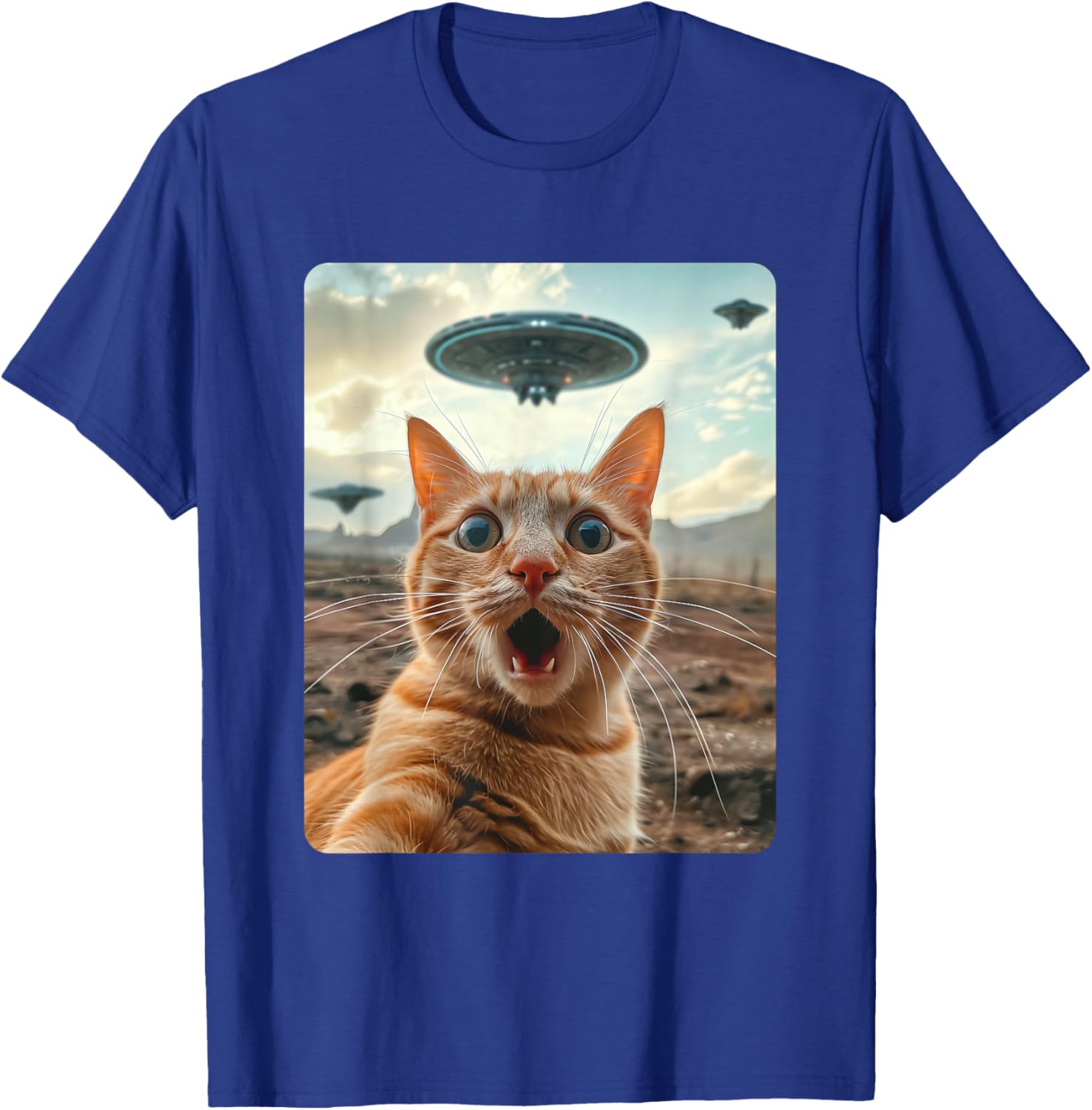 Extraterrestrial Encounter: Cat Selfie with UFO T-Shirt - T-Shirt | Royal