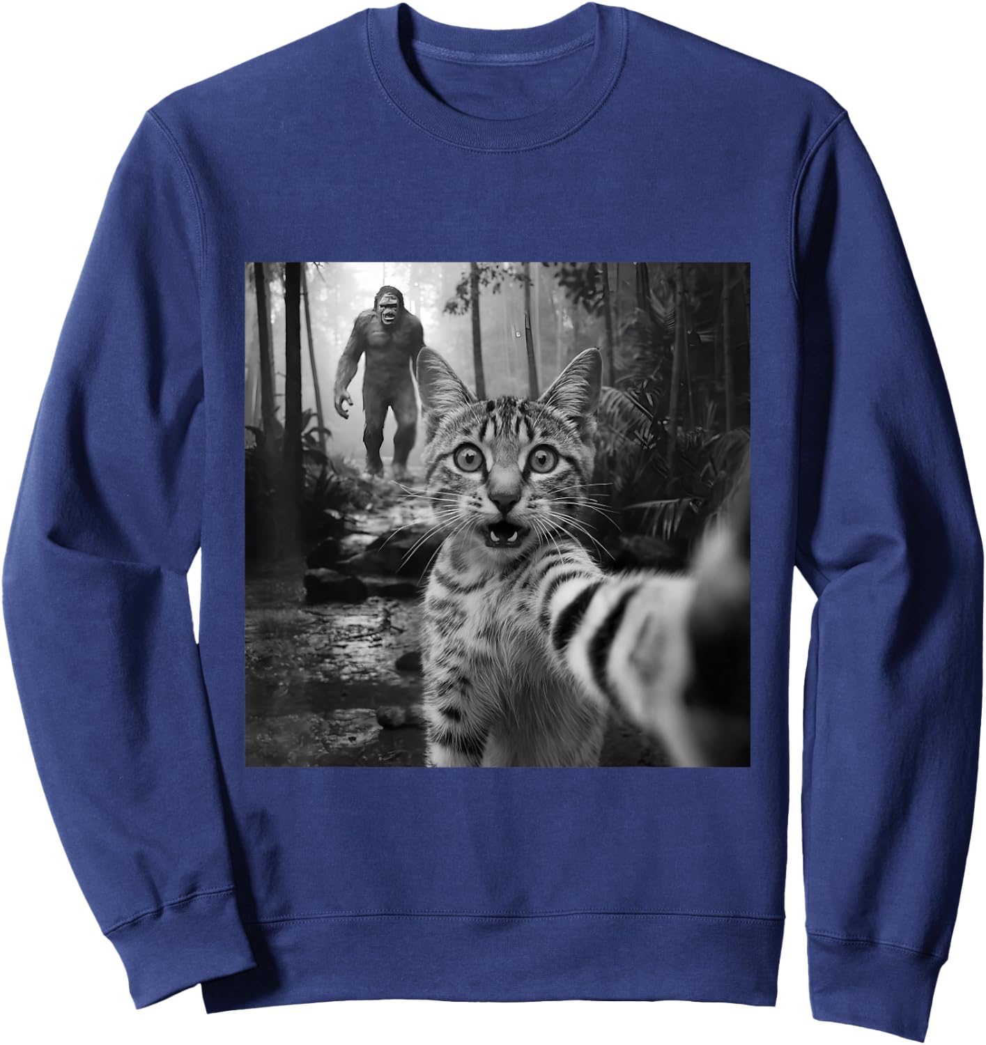 Funny surprised scared cat selfie with sasquatsch bigfoot Sweatshirt - Sweatshirt | Navy