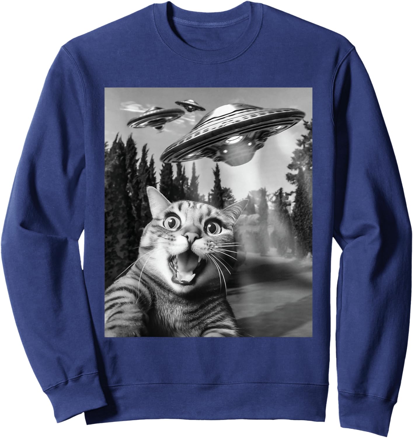 Frightened Cat Selfie With UFOs - Cat Lover Kitten Owner Sweatshirt - Sweatshirt | Navy