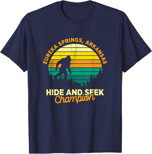 Retro Eureka Springs, Arkansas Big foot Souvenir T-Shirt - T-Shirt | Navy