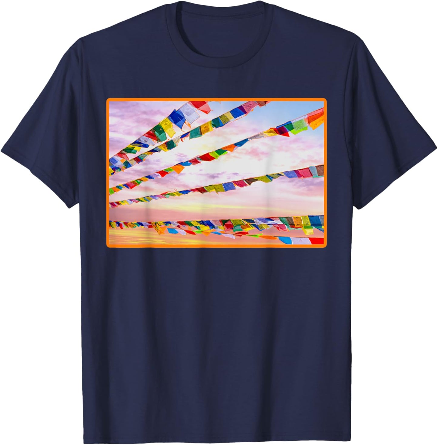 Buddhistische Gebetsfahnen in einem bunten Himmel T-Shirt - T-Shirt | Navy