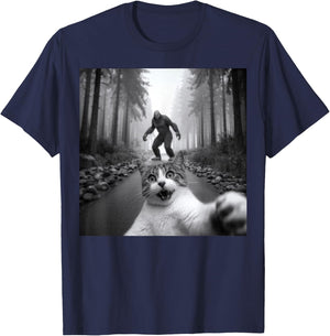 Funny Surprised Scared Cat Selfie With Sasquatch Bigfoot T-Shirt - T-Shirt | Navy