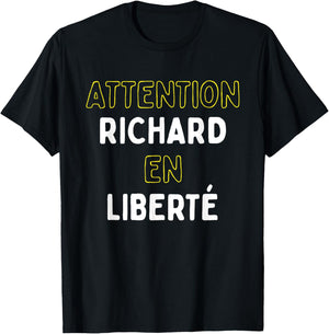 Attention Richard En Liberté Cadeau Drôle Prénom T-Shirt - T-Shirt | Black