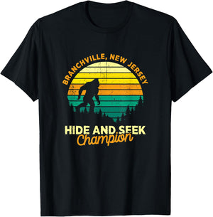 Retro Branchville, New Jersey Big foot Souvenir T-Shirt - T-Shirt | Black