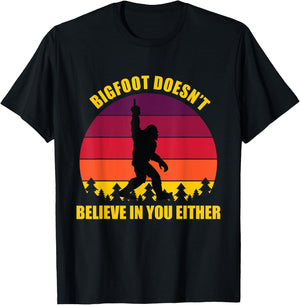 Bigfoot Doesn't Believe in You Either Middle Finger Vintage T-Shirt - T-Shirt | Black