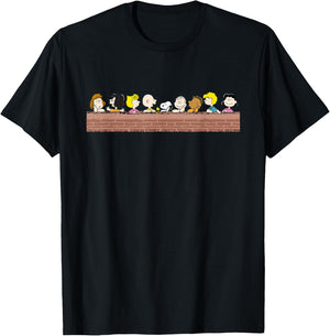Peanuts The Gang Chilling T-Shirt - T-Shirt | Black