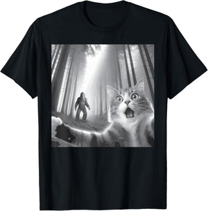 Funny Surprised Scared Cat Selfie With Sasquatsch Bigfoot T-Shirt - T-Shirt | Black