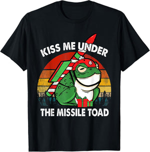 Retro Kiss Me Under The Missile Toad Funny Xmas Holiday T-Shirt - T-Shirt | Black