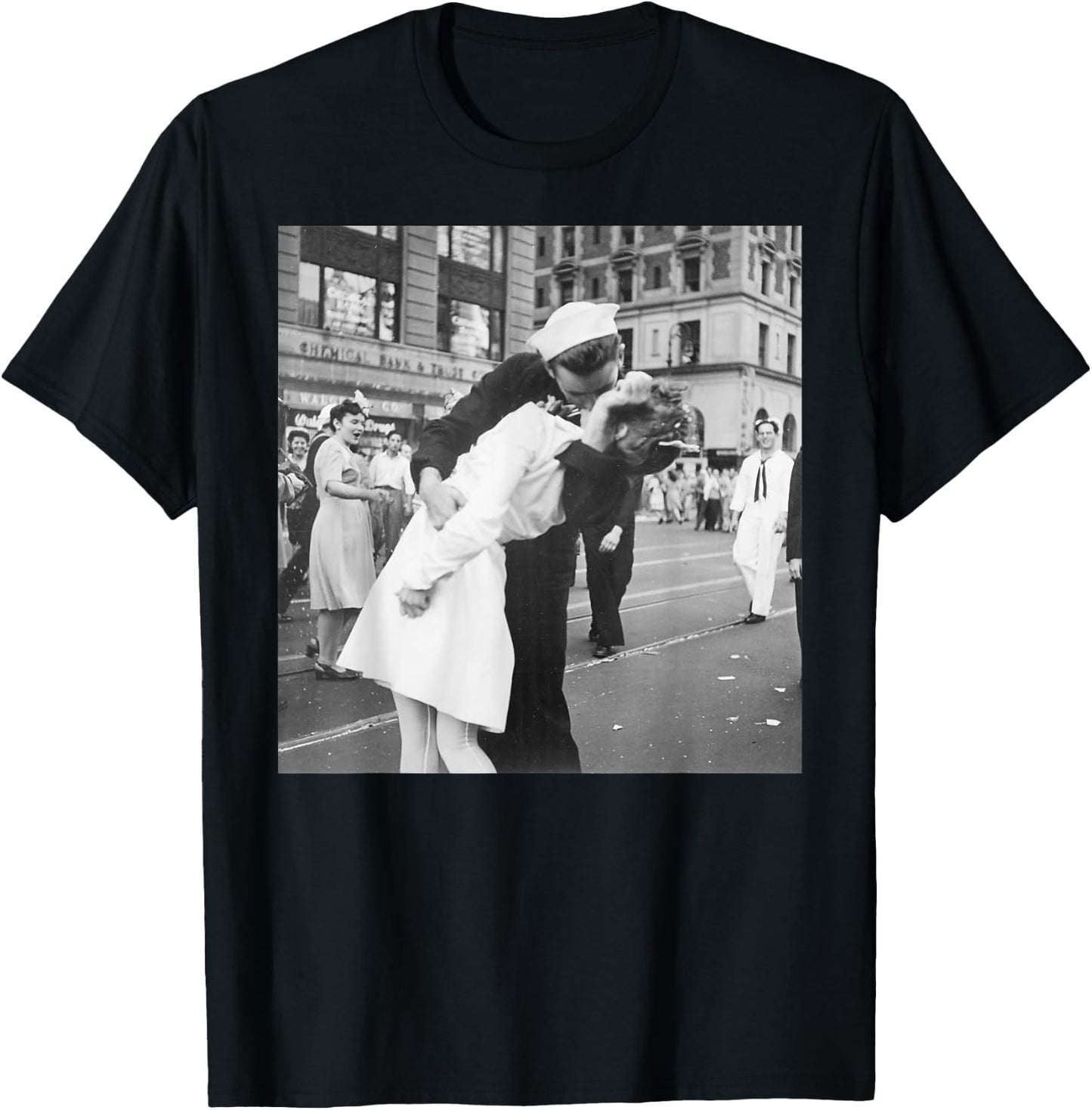 The Kiss V-J Day in Times Square Patriotic Graphic T-Shirt - T-Shirt | Black