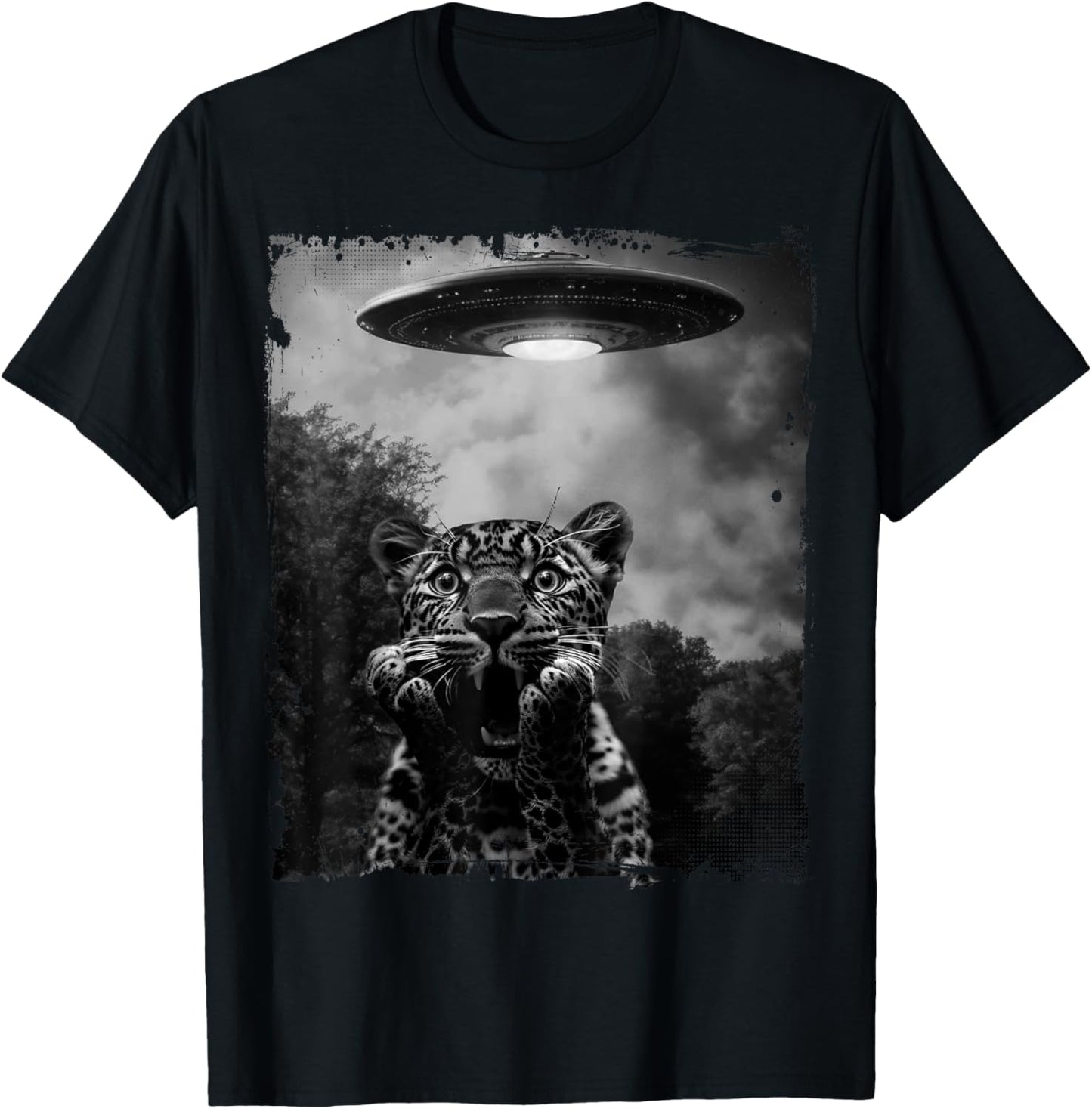 Leopard, Cheetah Selfie with Alien and Ufo T-Shirt - T-Shirt | Black