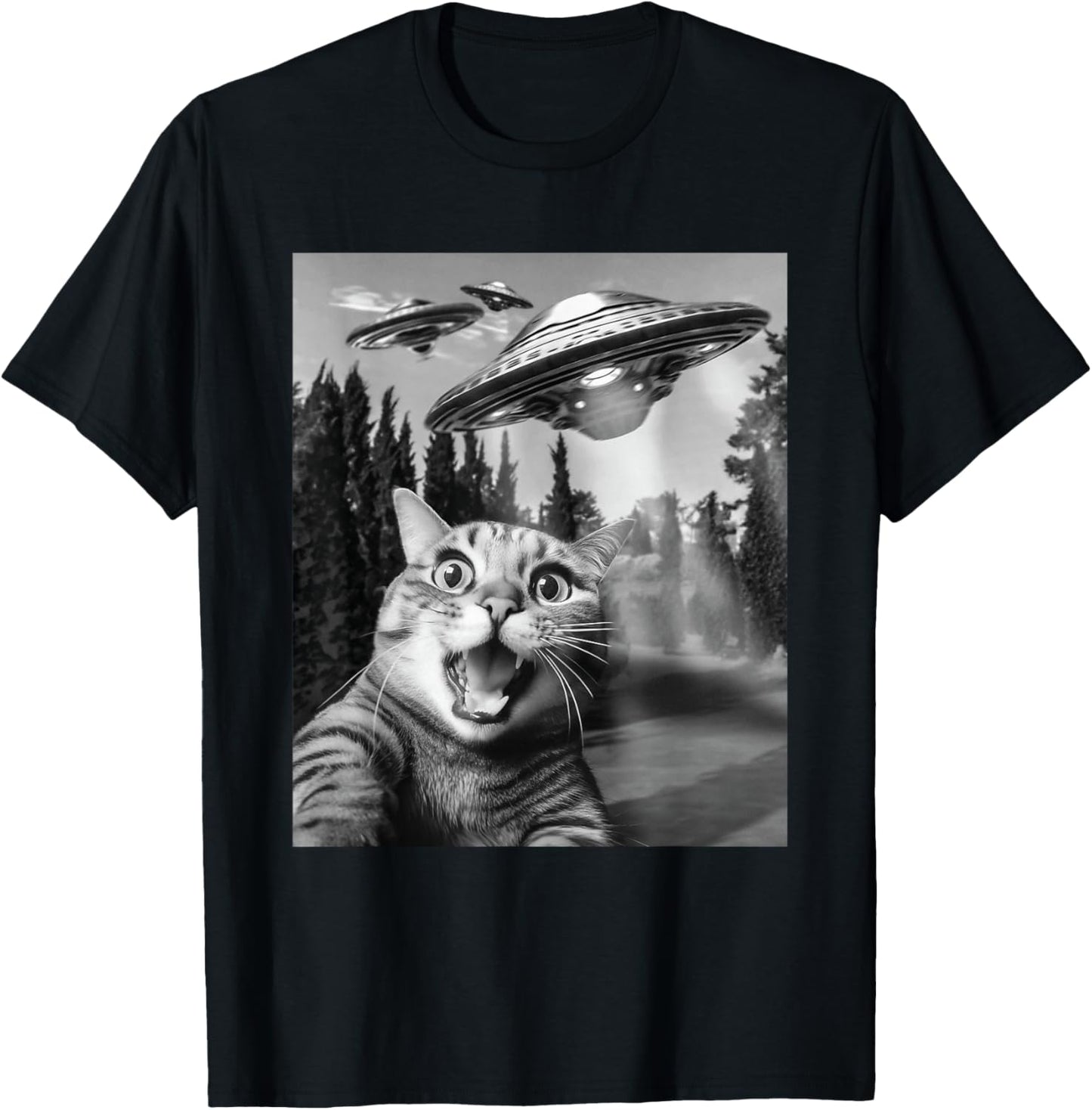 Frightened Cat Selfie With UFOs - Cat Lover Kitten Owner T-Shirt - T-Shirt | Black